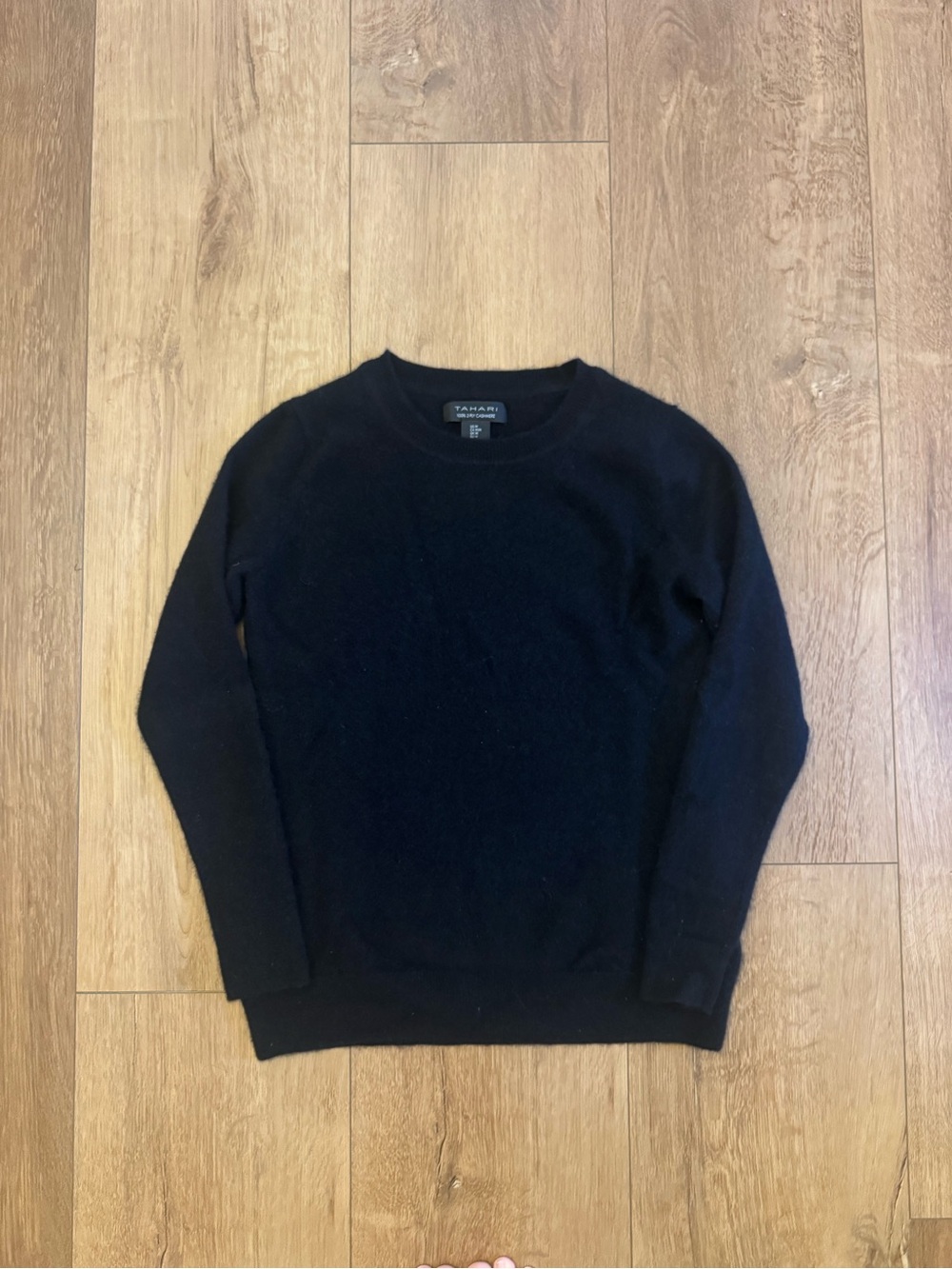 Tahari 2 Ply Cashmere Women’s Crewneck Sweater, Medium